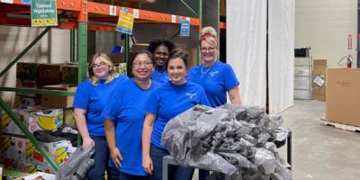 Navigator Credit Union volunteering at Feeding the Gulf Coast